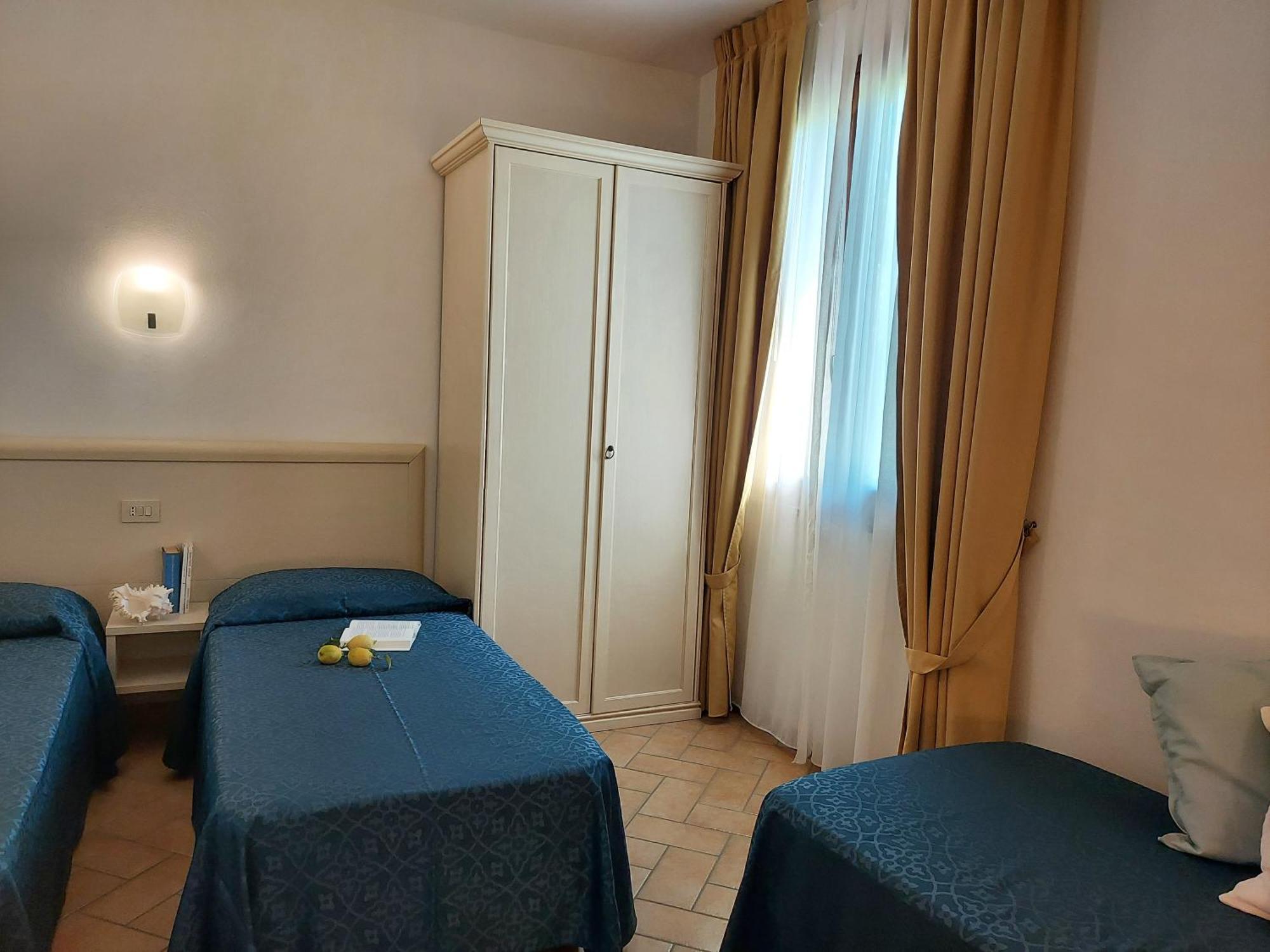 Lido Azzurro Residence Rta Capoliveri  Bilik gambar