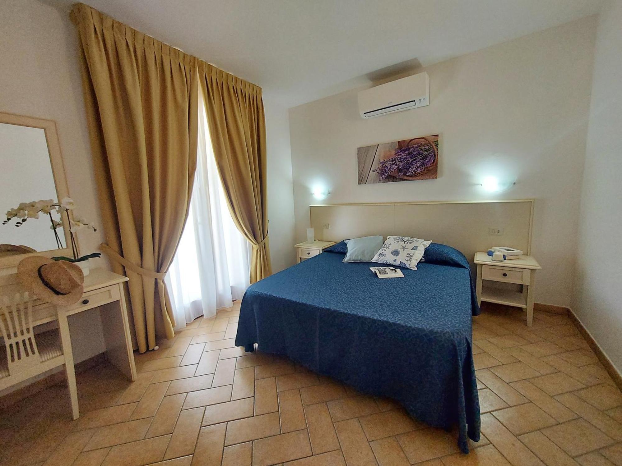 Lido Azzurro Residence Rta Capoliveri  Bilik gambar