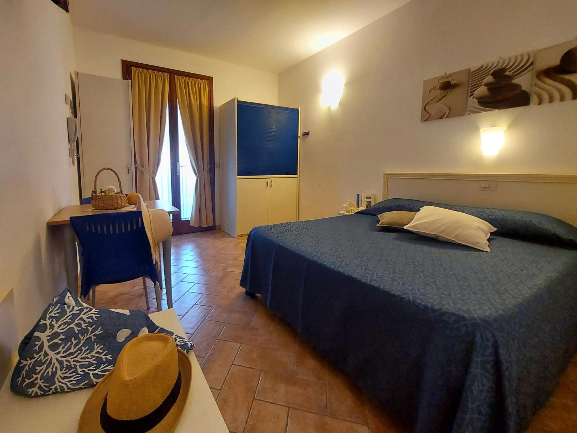 Lido Azzurro Residence Rta Capoliveri  Bilik gambar